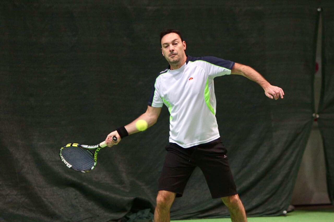 CLAMOROSO SUICIDIO TENNISTICO DI STRAZZARI ALL'ENEL