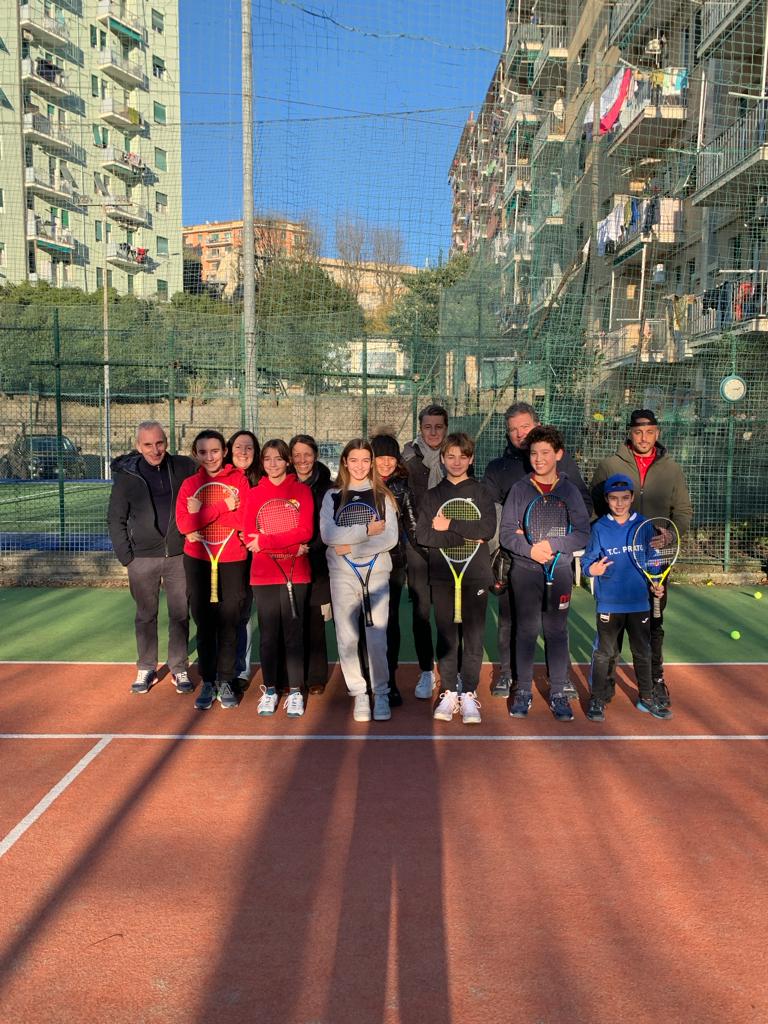 Torneo di Natale Raft junior Genova vince Leonardi Bianchi il racchetta blu.