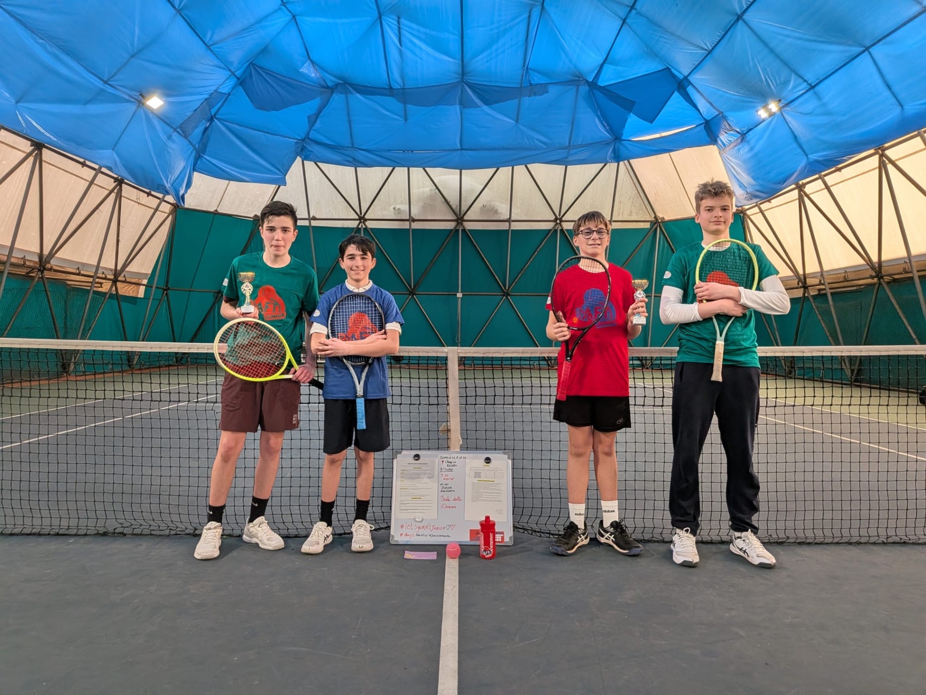 TRA MUTTI E DONINELLI VINCE IL PRIMO : TERZO TITOLO CONSECUTIVO PER IL TENNISTA di LONATO NELLO JUNIOR AVANZATO